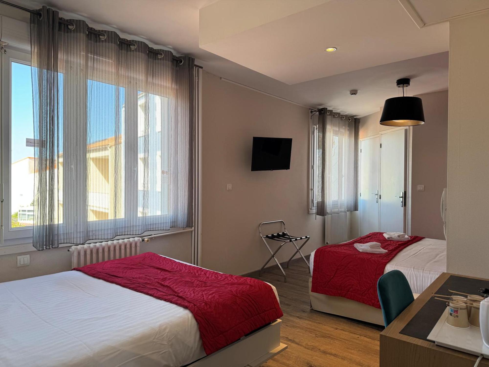 Hotel Calme Des Pins & Spa Les Sables-d'Olonne Exterior photo